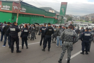 Policías federales bloquean la México-Pachuca, piden no ser evualuados ni poligrafos