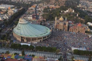 Venden las donaciones de damnificados recaudados en la basilica de Guadalupe en el tianguis