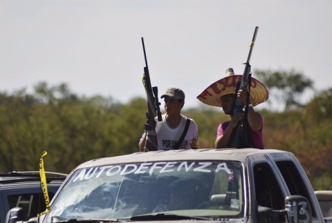 El CJNG intentó avanzar hacia la cabecera municipal, justo como lo hizo en Aguililla, pero halló resistencia. Es la guerra por Michoacán