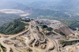Habitantes de Minatitlán Colima protestan por minera extrangera. 20 mil millones de dólares en juego
