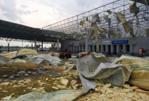 Fuerte tornado destroza puente internacional en Nuevo Laredo