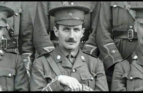 Capitan Robert Campell, el soldado mas estupido del mundo: El capitán del ejército británico Robert Campbell, que fue capturado en 1914 unas semanas después de que comenzara la Primera Guerra Mundial y fue enviado a un campo de prisioneros de guerra en Alemania.